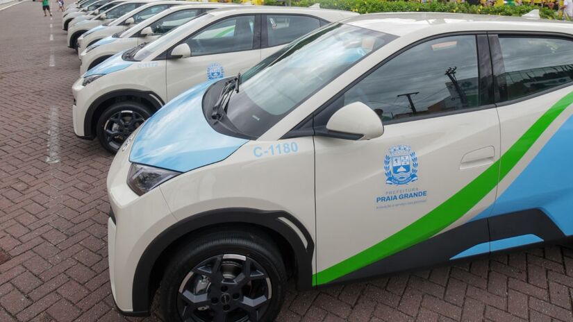Praia Grande dá um passo rumo ao futuro ao integrar mais de 60 veículos elétricos à frota municipal, unindo inovação, eficiência e compromisso com o meio ambiente. Fred Casagrande/Prefeitura de Praia Grande