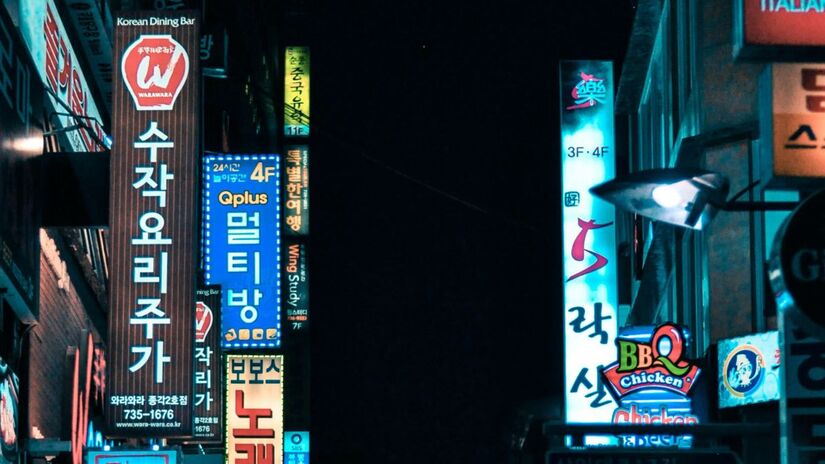 A nova legislação sul-coreana reforça a transparência e combate o uso indevido da inteligência artificial. Unsplash/Stephán Valentin