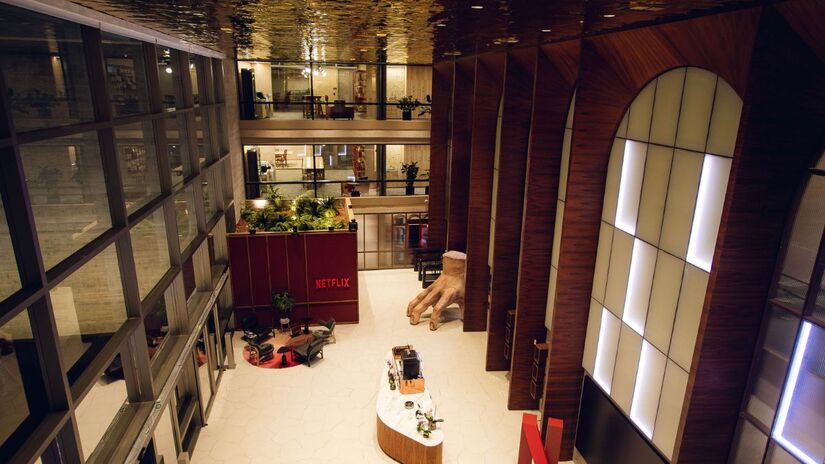 A construção e adaptação do prédio geraram por volta de 2 mil oportunidades de trabalho (Marcos Serra Lima/Netflix)