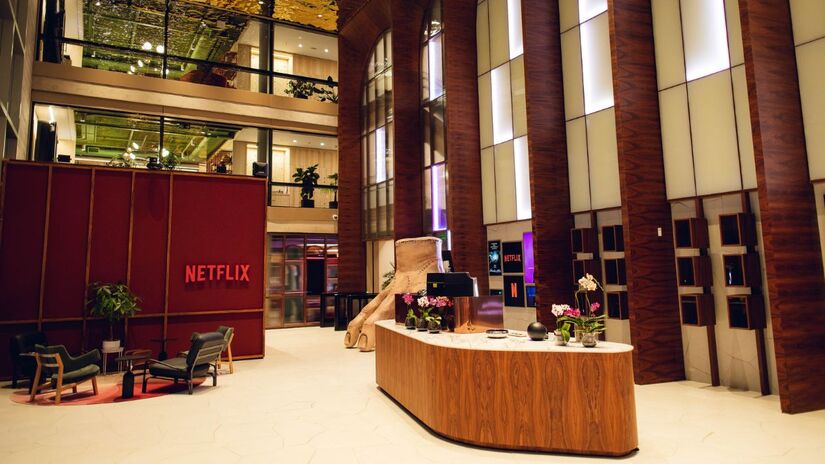Nos últimos três anos, a Netflix trabalhou com mais de 40 produtoras brasileiras, fortalecendo uma cadeia produtiva essencial para a economia e a cultura (Marcos Serra Lima/Netflix)