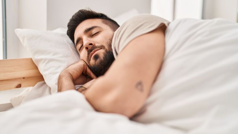 Busque ajuda profissional: Caso haja sofrimento significativo, insônia ou prejuízos graves, acompanhamento com psicólogo ou médico do sono é indicado/Freepik
