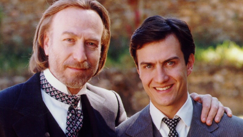 Altino (Odilon Wagner) e Augusto (Gabriel Braga Nunes)/Globo