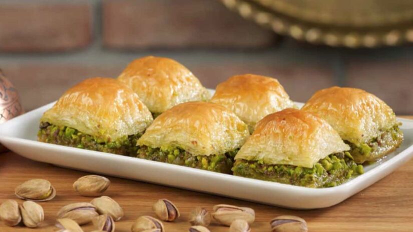 Fechando o ranking, em 5&ordm; lugar, está o Gaziantep Baklavası, da Turquia, versão mais prestigiada da baklava, preparada com pistache de Gaziantep, camadas delicadas de massa filo e calda equilibrada/ Sakaman/Wikimedia Commons