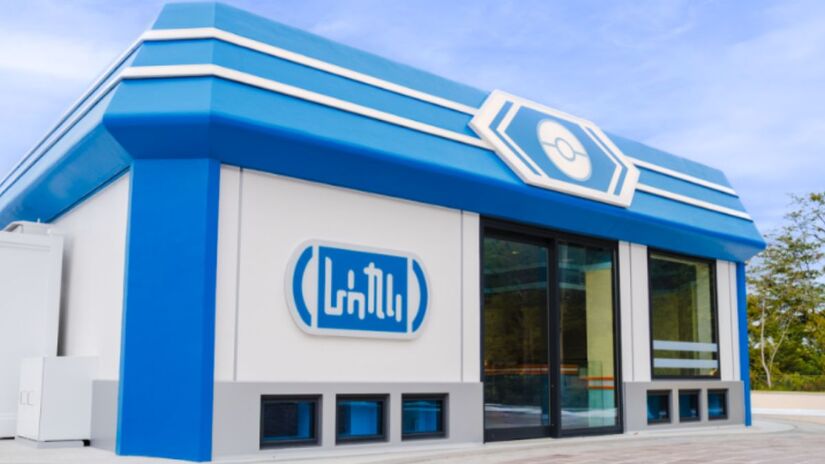 Poké Mart oferece itens temáticos e souvenirs inspirados no universo Pokémon, integrando o circuito comercial da Sedge Town/ Divulgação PokéPark Kanto