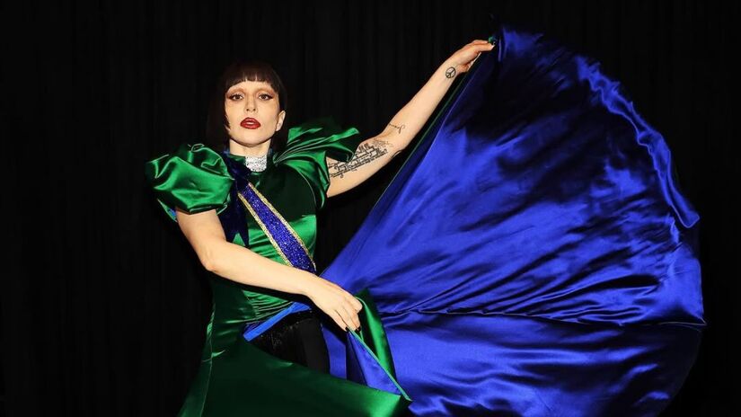 15. Lady Gaga (US$ 52 Milhões) Gaga teve um 2025 inesquecível, marcado por seu show massivo no Rio de Janeiro, atraindo mais de 2 milhões de pessoas para a praia de Copacabana. O impacto cultural do show e o lançamento de seu álbum pop Mayhem a trouxeram de volta ao topo das discussões globais/ Reprodução X/@ladygaga