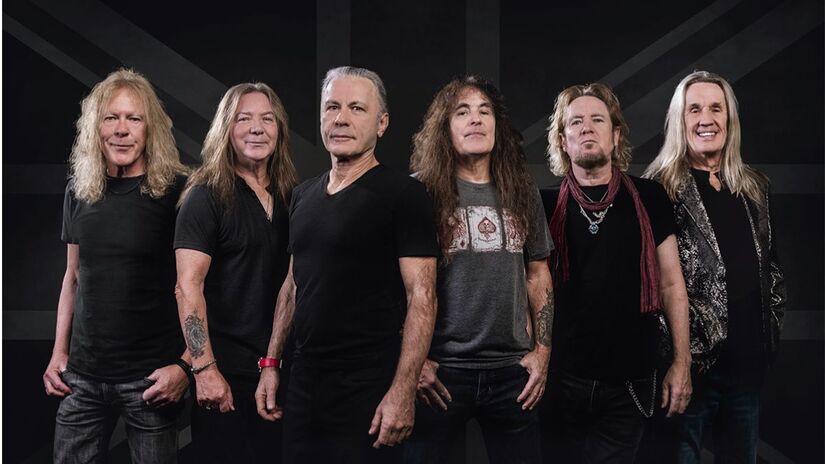 25. Iron Maiden (US$ 25 Milhões) Fechando o ranking, os ícones do heavy metal continuam arrastando multidões em sua turnê mundial, provando que marcas musicais fortes sobrevivem a qualquer mudança de mercado/ Divulgação Iron Maiden