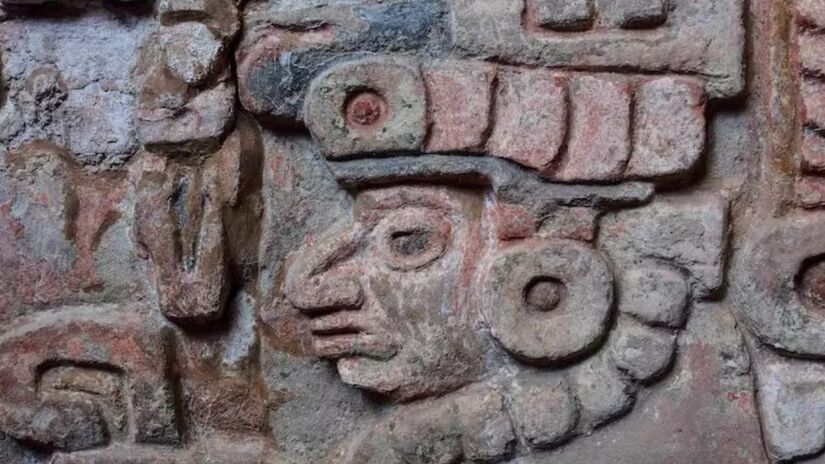 Considerada a descoberta arqueológica da década no México, esta tumba zapoteca de 1.400 anos surpreende pelo estado de conservação. Localizado em Oaxaca, o sítio revela pinturas murais intactas e rituais sagrados de uma das civilizações mais antigas das Américas. / Gerardo Peña/INAH
