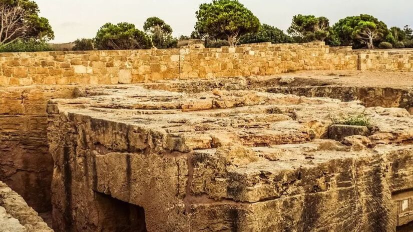 Pesquisadores da CASS escavam 19 fossas fúnebres que revelam rituais complexos envolvendo a fauna da Idade do Bronze. /Reprodução/ChinaScience