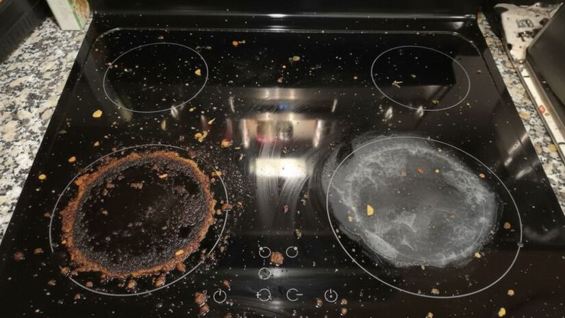 Limpe sujeiras logo que caírem, principalmente açúcar ou caldos ácidos (como limão ou tomate). O açúcar queimado é conhecido por corroer o vidro/ Gerado por IA/Gemini