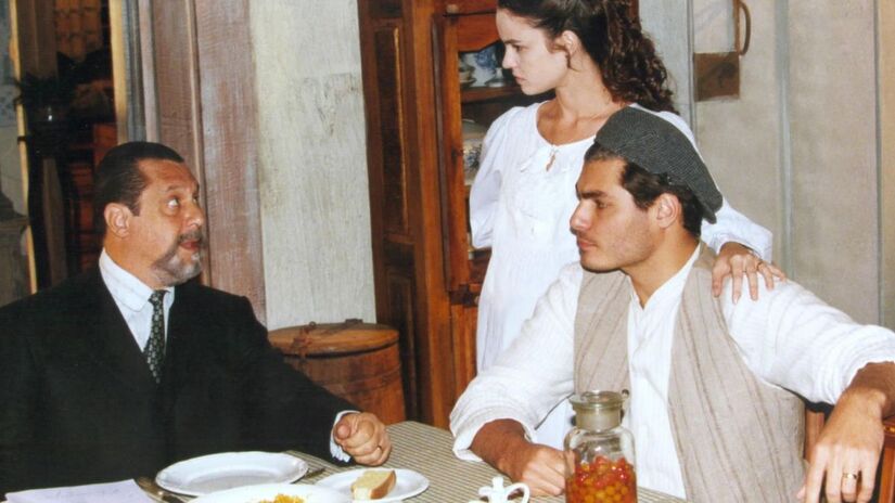 
Carolina Kasting, Thiago Lacerda (Rosana, Matheu) ao lado de Antonio Fagundes (Gumercindo)/ Globo