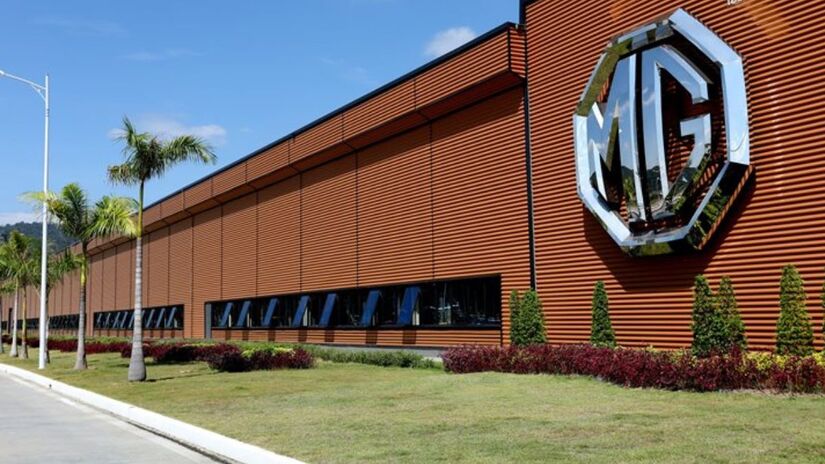 O Brasil pretende liderar a transição energética combinando a eletrificação de veículos com o uso do etanol nacional /Suroj Sangsnit