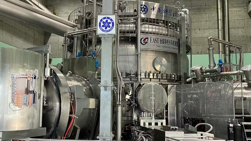 O reator experimental chinês EAST, conhecido como "Sol Artificial", atingiu um novo patamar de estabilidade ao superar barreiras técnicas históricas. Foto: Seniorforsker Anders Henry Nielsen / DTU