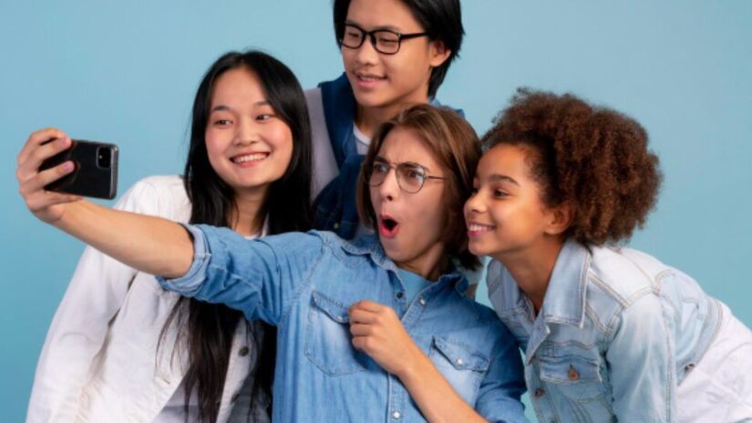 O auge da eficiência cerebral e da rapidez de raciocínio ocorre nesta fase, indicando que, biologicamente, a maturidade plena só é atingida por volta dos 32 anos/ Freepik