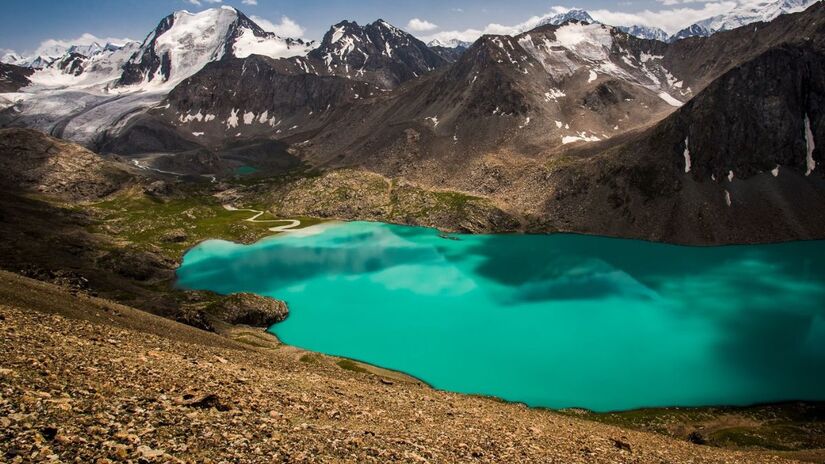 Detalhes de um elemento arquitetônico de tijolos sugerem a existência de um edifício público decorado na cidade submersa.Foto de Anders Hakstun
