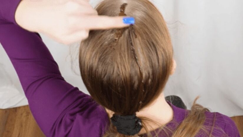 
Passo 5  Respeite a frequência
Faça a esfoliação no máximo uma vez por semana em cabelos oleosos; em couros sensíveis ou secos, reduza a frequência ou dilua mais a borra. /Internet