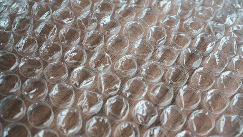 Orientação correta do plástico bolha no rodo é segredo para pano deslizar sem esforço/Pexels