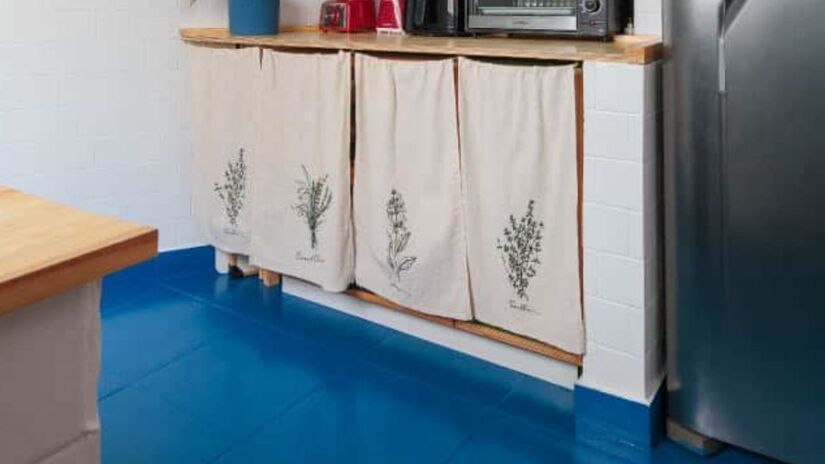 A nova tendência transforma madeira e concreto em verdadeiras telas artísticas, usando pintura para renovar ambientes e substituir tapetes tradicionais. /Suvinil