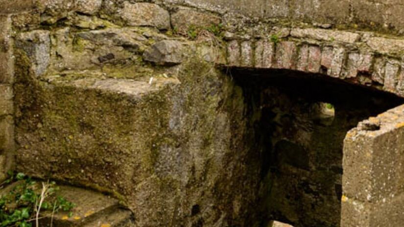 Imóvel fora do comum: mais do que uma casa, a Torre Martello oferece a chance de viver dentro de um capítulo da história europeia. / Torre Martello de Balcarrick