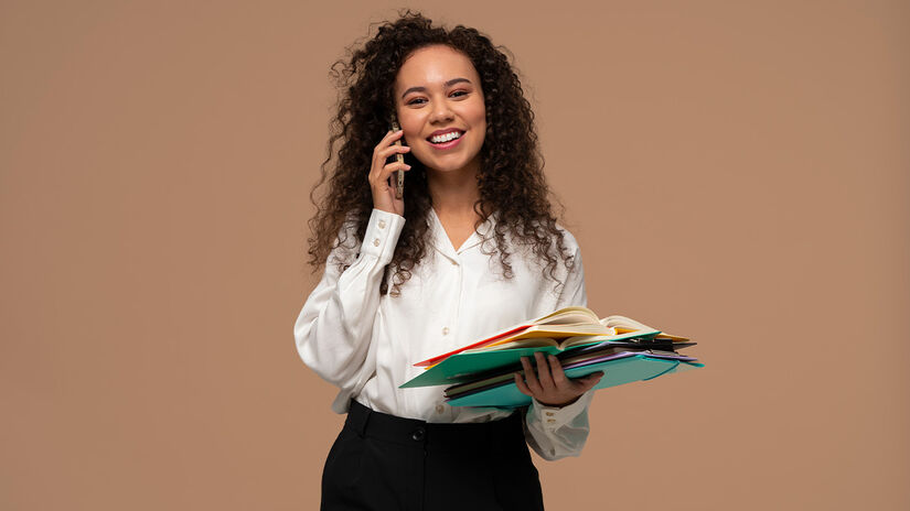 Empresas com equipes etariamente diversas registram melhor desempenho e maior estabilidade organizacional. Freepik