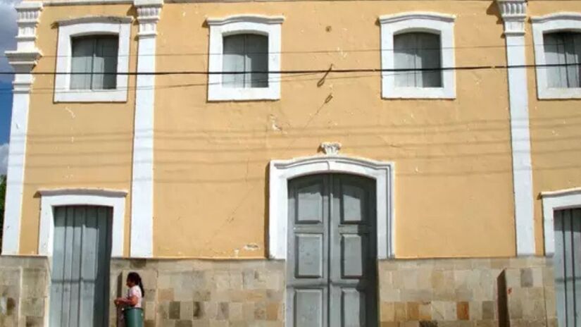 No coração do Cariri Paraibano, a cidade ganhou fama nacional ao servir de cenário para mais de 30 produções audiovisuais, incluindo o clássico O Auto da Compadecida.Creative Commons / Viagem em Pauta