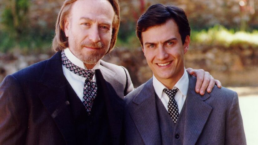 
Altino (Odilon Wagner) e Augusto (Gabriel Braga Nunes) /Globo