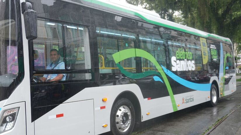 O novo coletivo oferece Wi-Fi e rampa de acessibilidade, integrando a frota mais jovem do Brasil. /Rena Lousada