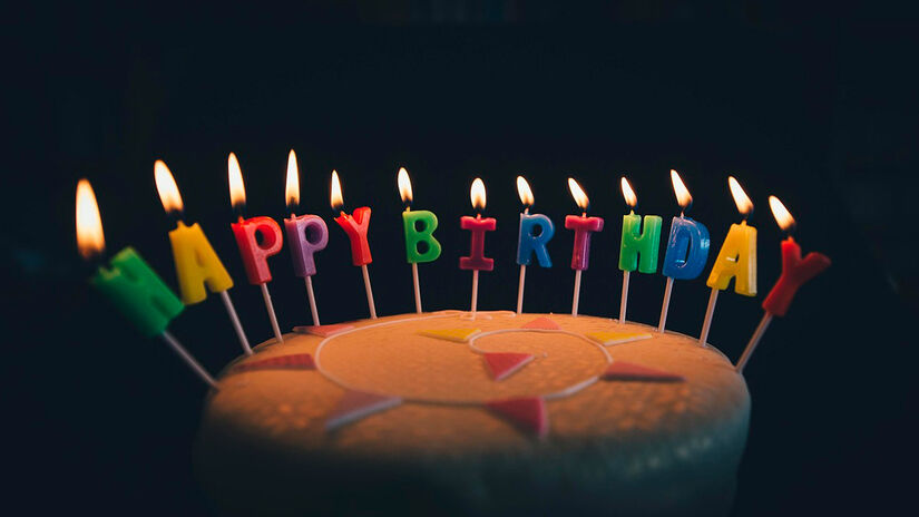 Hoje, cantar parabéns é visto como um ritual social que reforça laços afetivos entre as pessoas. Pixabay