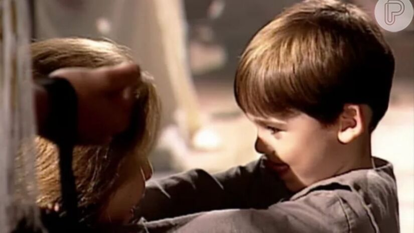 Em Terra Nostra, Nicolas Prattes era o bebê Francesquinho, filho perdido de Giuliana e Mateo. O papel marcou o início de sua longa trajetória nos estúdios da Globo/Reprodução