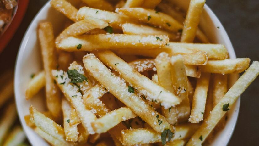 O cenário surrealista esconde um grave perigo ambiental, já que o excesso de sal e amido é altamente tóxico para a fauna local/Pexels