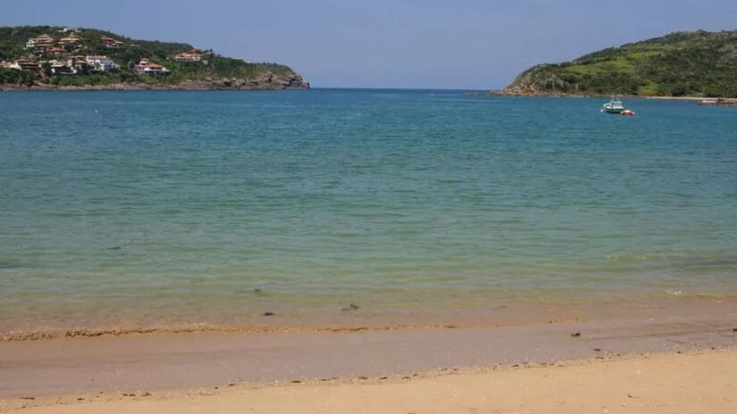Praias como João Fernandes, Ferradura e Tartaruga estão entre as mais visitadas por turistas por combinarem boa infraestrutura e beleza natural/Mtur