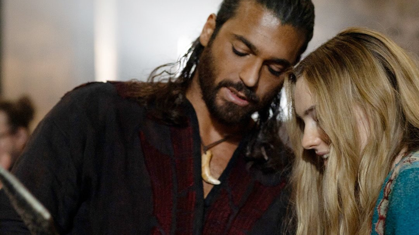 Além da atuação, o galã turco é formado em Direito e fala fluentemente quatro idiomas, o que facilitou sua transição para o mercado europeu, onde fixou residência na Itália/Instagram