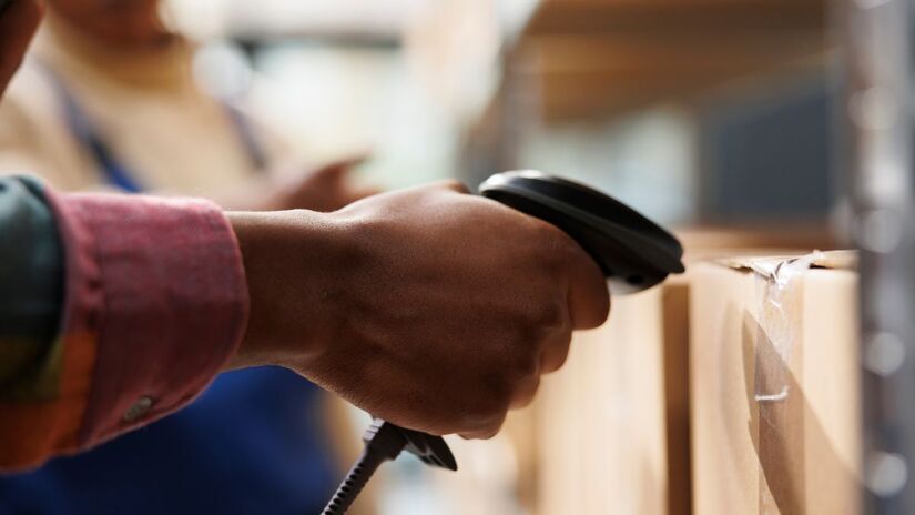 O "bipe" do caixa não é mais apenas um registro de venda, mas um ponto de dados em um perfil comercial vasto e invisível