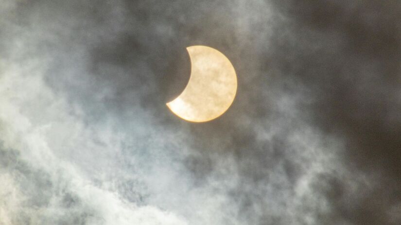 Astrônomos utilizam modelos matemáticos para prever a trajetória exata da escuridão sobre o globo/Pexels