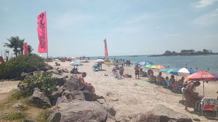 Para os ambulantes que atuam na praia do Centro, mais conhecida como Praião, em Itanhaém, a grande expectativa de aumento de turistas é para este feriado do Ano Novo (Nayara Martins/DL)