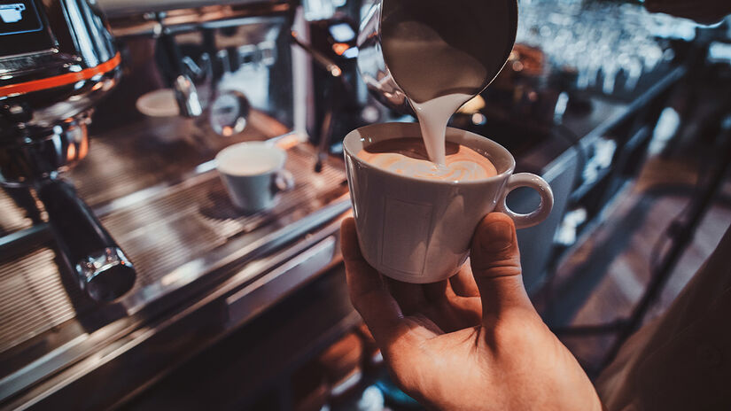 O café filtrado puro com cafeína apresentou a maior concentração de antioxidantes nos testes. Freepik