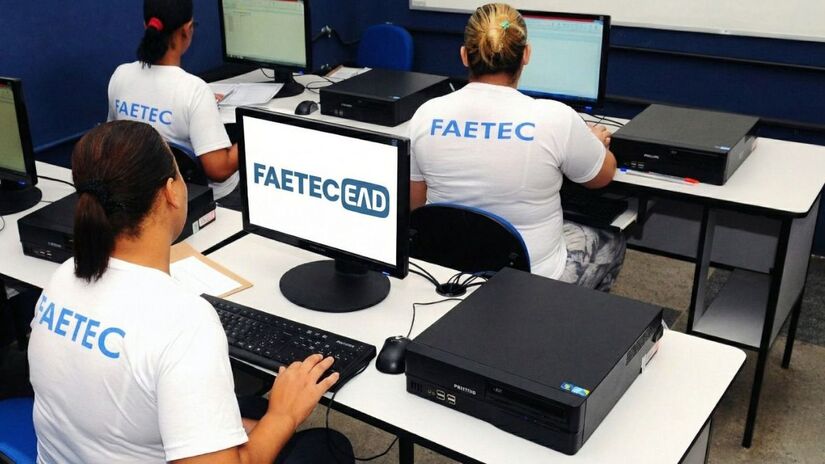Os cursos da Faetec são totalmente on-line, abertos para pessoas de todo o Brasil, sem limite de idade. Divulgação