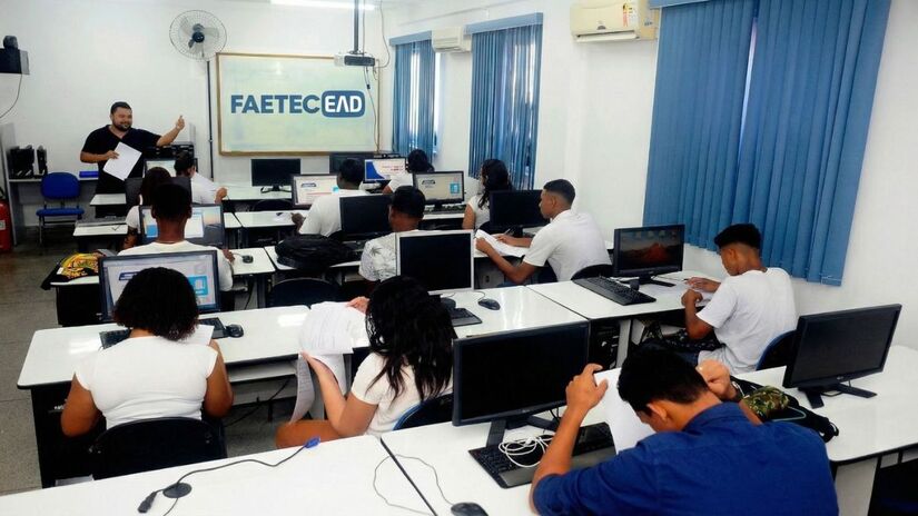 A Faetec Rio de Janeiro está oferecendo mais de 15 mil vagas em cursos 100% gratuitos e EAD. Divulgação