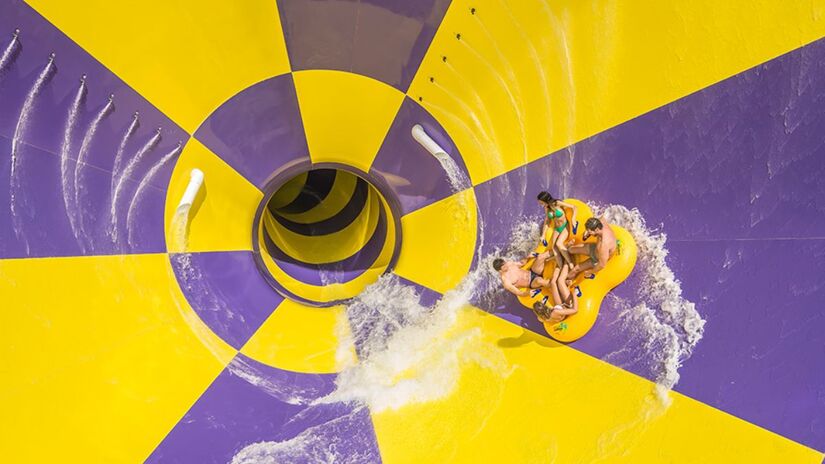 No Vortex, os visitantes descem em uma boia para quatro pessoas e chegam a um enorme funil ap&oacute;s muito balan&ccedil;o (Wet'n Wild/Divulga&ccedil;&atilde;o)