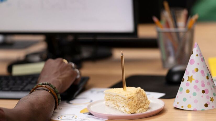 A legislação trabalhista brasileira mantém as hipóteses vigentes de afastamento remunerado/Freepik