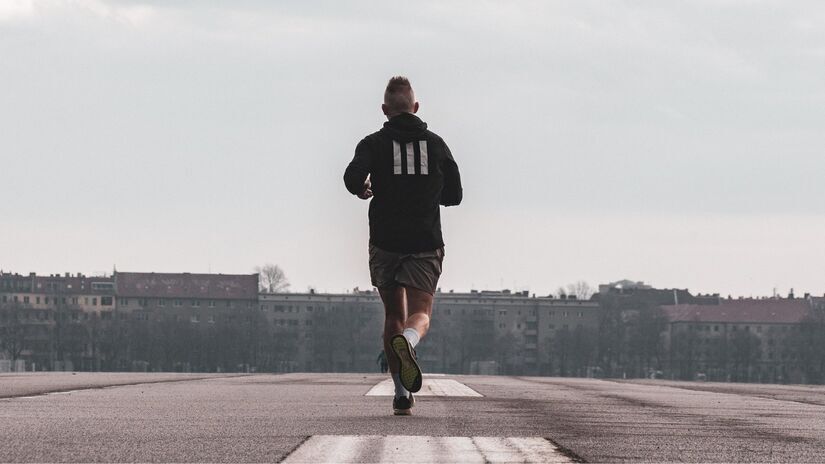 O treino muscular é essencial para preservar ossos e autonomia com o envelhecimento. Pixabay