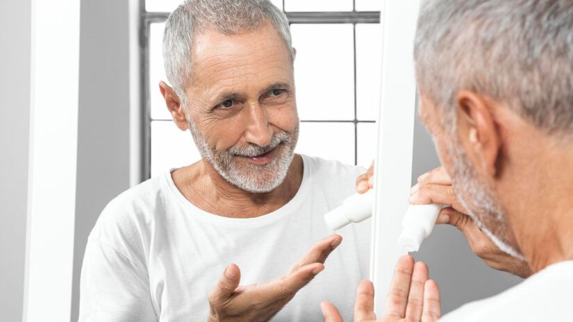 om o avan&ccedil;o da idade, a pele perde hidrata&ccedil;&atilde;o natural e h&aacute;bitos antigos de higiene podem causar mais danos do que benef&iacute;cios /Pixabay