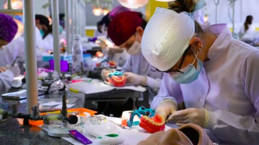 As vagas oferecidas correspondem a cursos que n&atilde;o tiveram preenchimento total no &uacute;ltimo ano, incluindo desist&ecirc;ncias ao longo da gradua&ccedil;&atilde;o. Captura de tela/YouTube/Canal USP