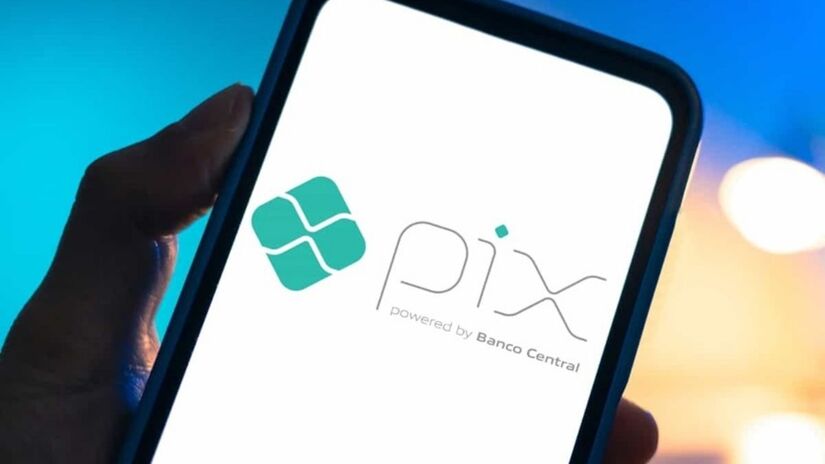 Imposto de Renda não tem relação com Pix: a Receita lembra que a isenção para quem ganha até R$ 5 mil não envolve monitoramento de transações nem criação de novos tributos/Freepik