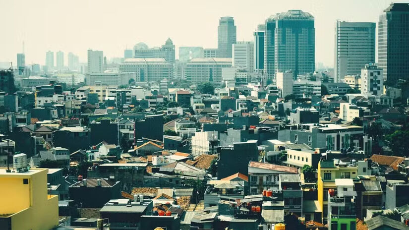 Na zona norte de Jacarta, o cenário é ainda mais grave, com diversas áreas já situadas abaixo do nível do mar / Pixabay