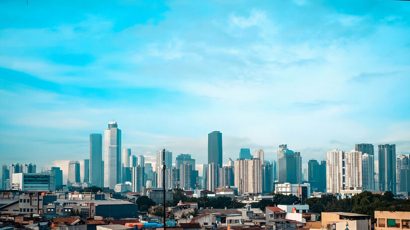 O fenômeno não é apenas geológico, mas fruto de décadas de pressão urbana desordenada / Unsplash/ Rafli Raihan 