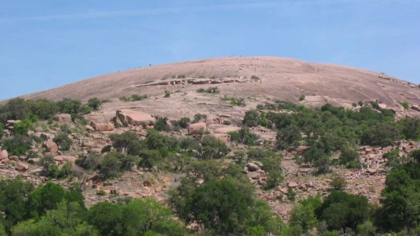 Formação rochosa de Enchanted Rock, registrada como Marco Histórico do Texas desde 1936, em imagem de 2006 / Pixabay