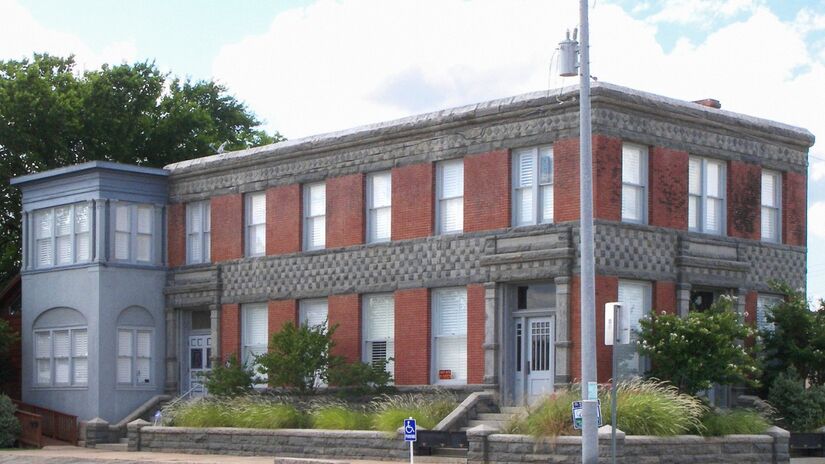 Edifício Badu em registro fotográfico feito em 2010, um dos marcos arquitetônicos da cidade / Pixabay