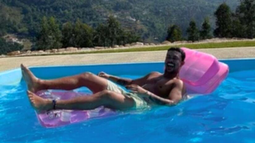 A residência tem vista privilegiada para a Ilha da Gigóia e é cercada por vegetação preservada/Reprodução