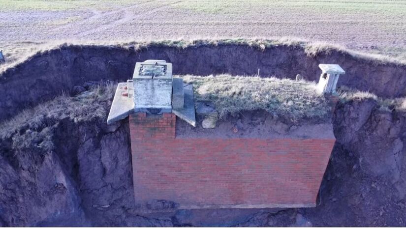 Em entrevista a BBC, ele explicou que o bunker certamente cairá no mar nos próximos dias (UndercoverDrone/YouTube/Reprodução)