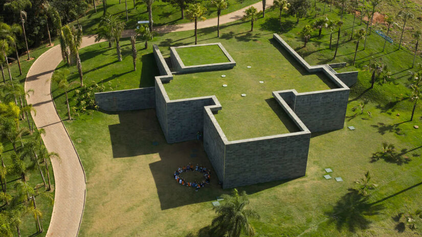 São 500 obras espalhadas por 24 galerias de arquitetura singular em meio a um vasto jardim botânico / Inhotim/Marcelo Coelho